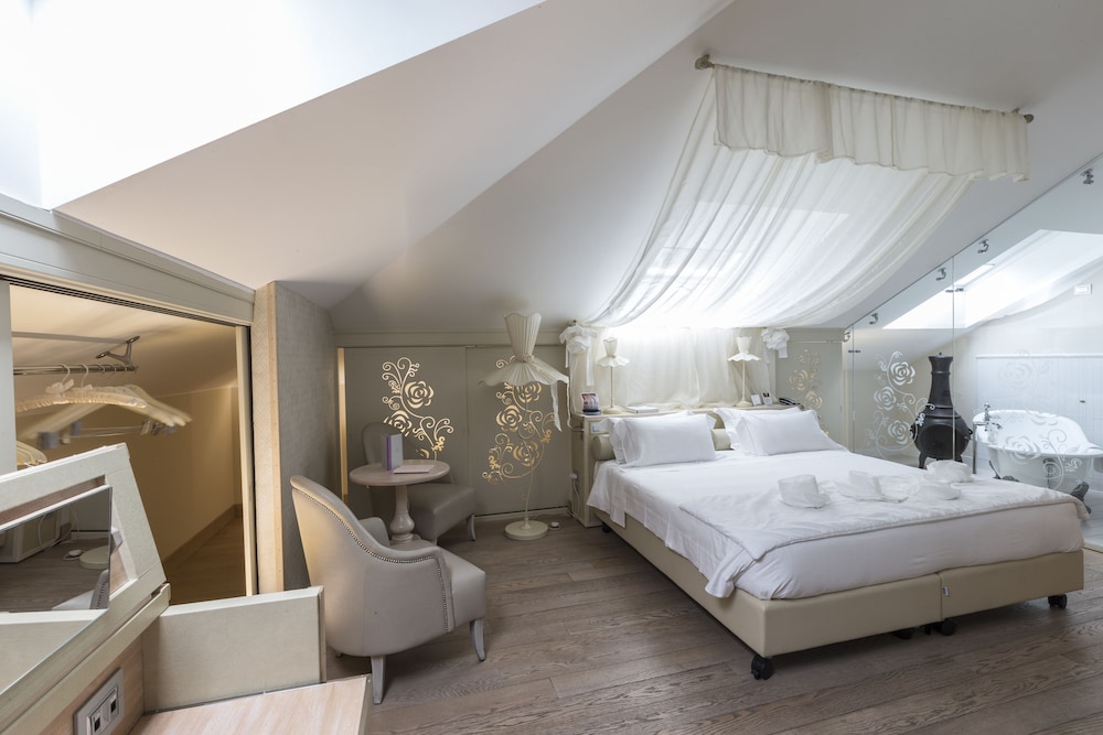 Château Monfort — Hotel rooms in Milan, Lombardy