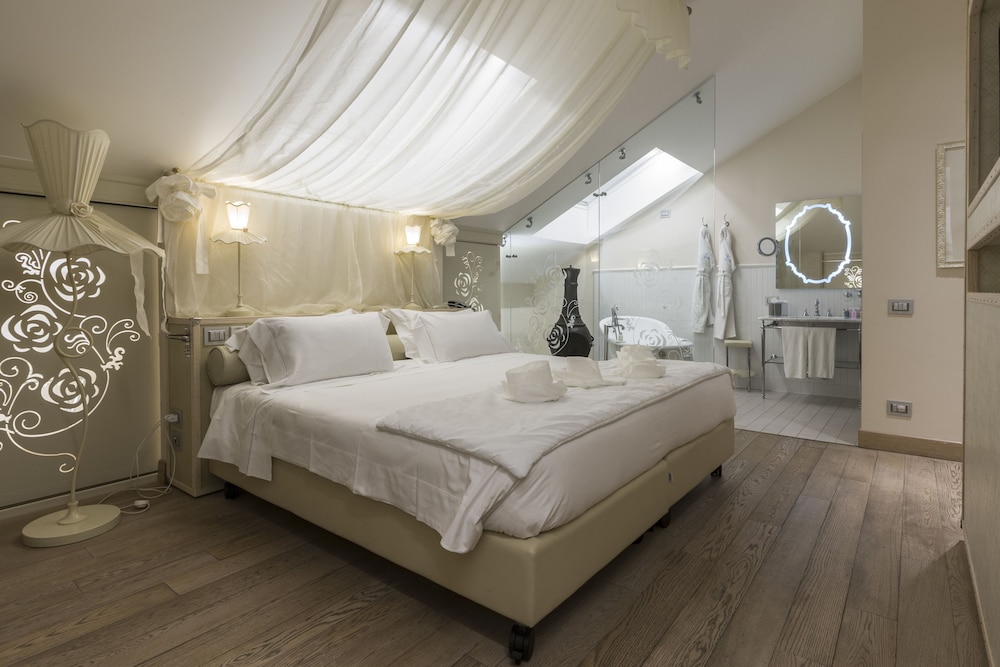 Château Monfort — Hotel rooms in Milan, Lombardy