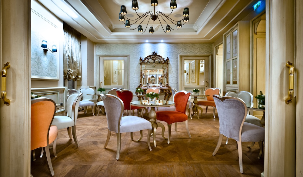 Château Monfort — Restaurant & bars in Milan, Lombardy