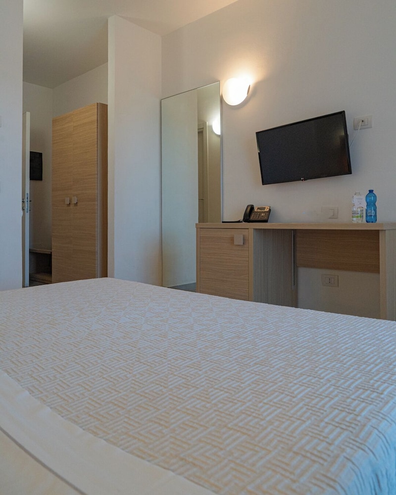 Hotel San Teodoro — Hotel rooms in San Teodoro, Sardinia