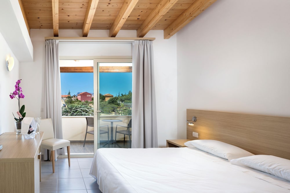 Hotel San Teodoro — Hotel rooms in San Teodoro, Sardinia