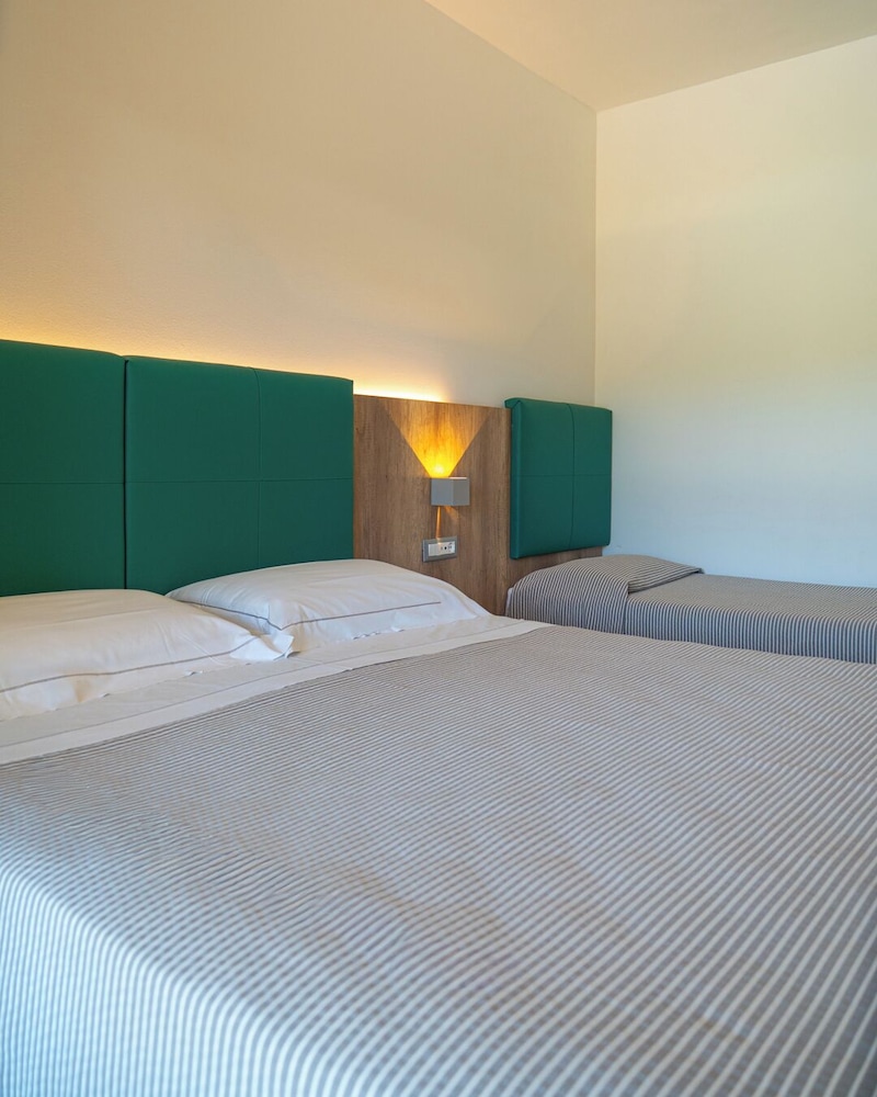 Hotel San Teodoro — Hotel rooms in San Teodoro, Sardinia