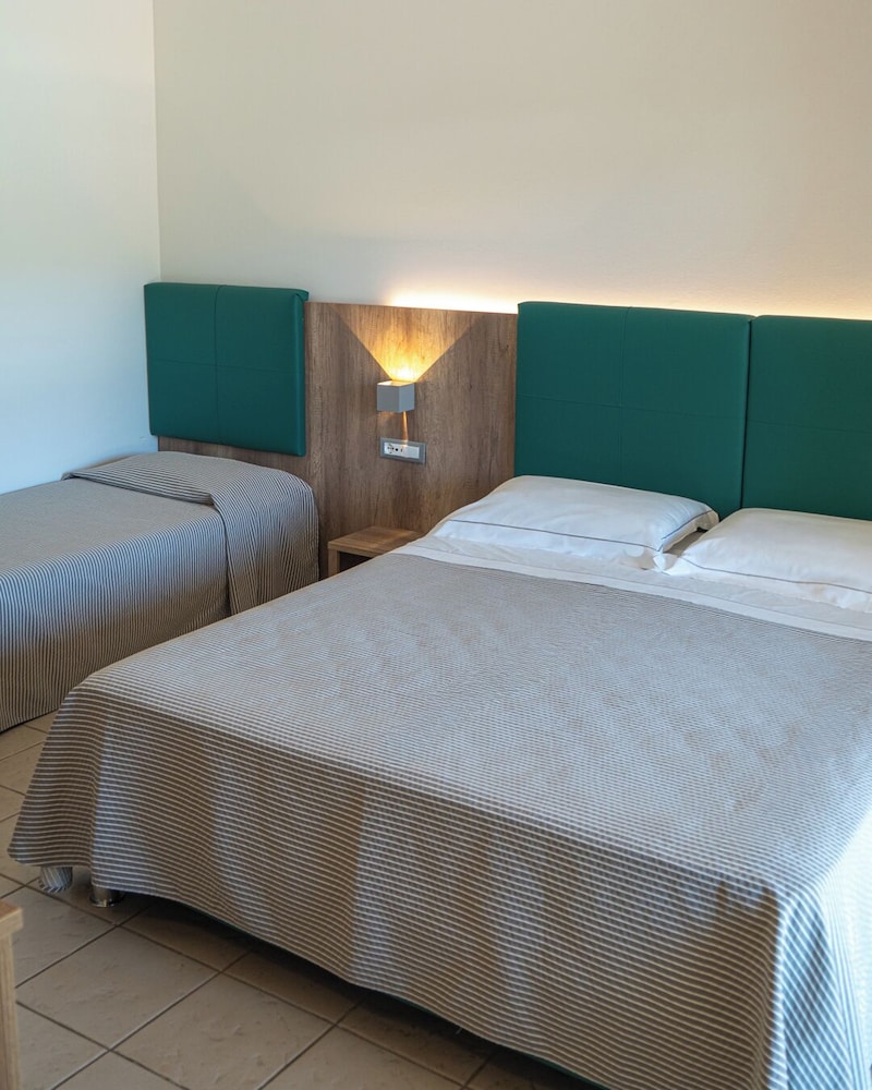 Hotel San Teodoro — Hotel rooms in San Teodoro, Sardinia