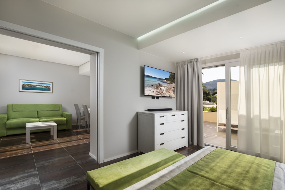 Hotel San Teodoro — Hotel rooms in San Teodoro, Sardinia