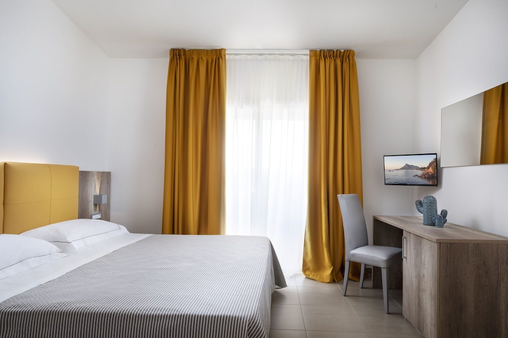 Hotel San Teodoro — Hotel rooms in San Teodoro, Sardinia