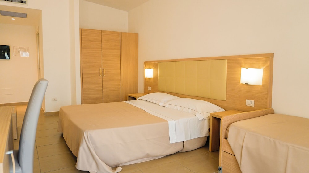 Hotel San Teodoro — Hotel rooms in San Teodoro, Sardinia