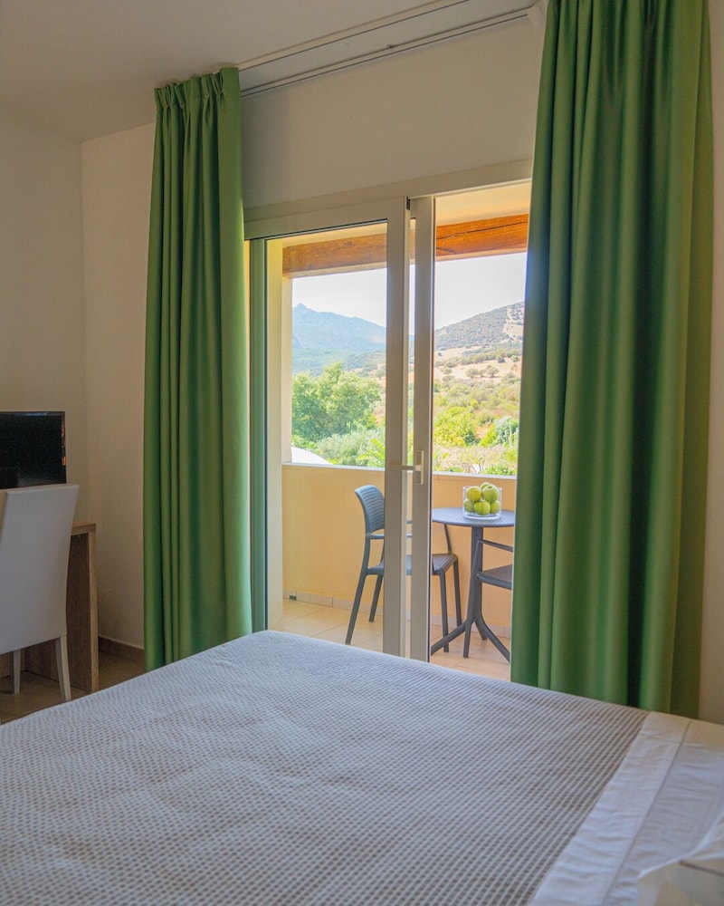 Hotel San Teodoro — Hotel rooms in San Teodoro, Sardinia