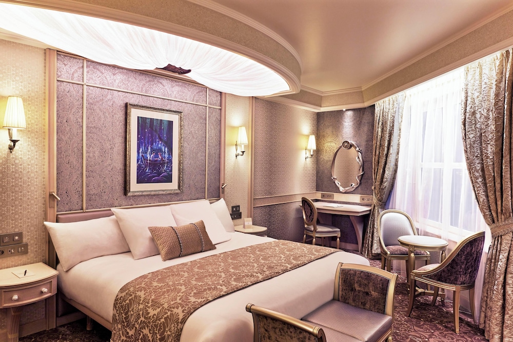Disneyland® Hotel — Hotel rooms in Disneyland Paris, Ile-de-France