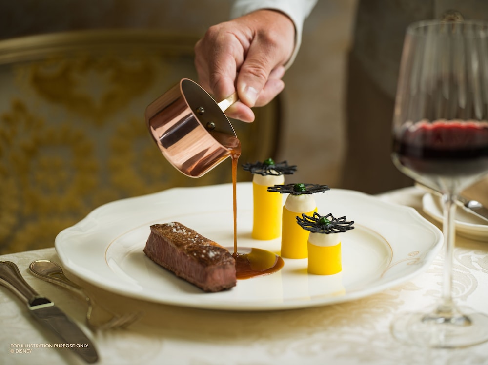 Disneyland® Hotel — Restaurant & bars in Disneyland Paris, Ile-de-France