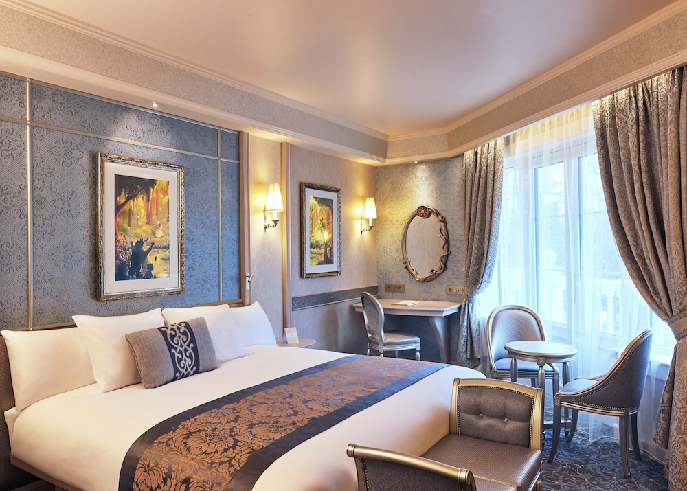 Disneyland® Hotel — Hotel rooms in Disneyland Paris, Ile-de-France