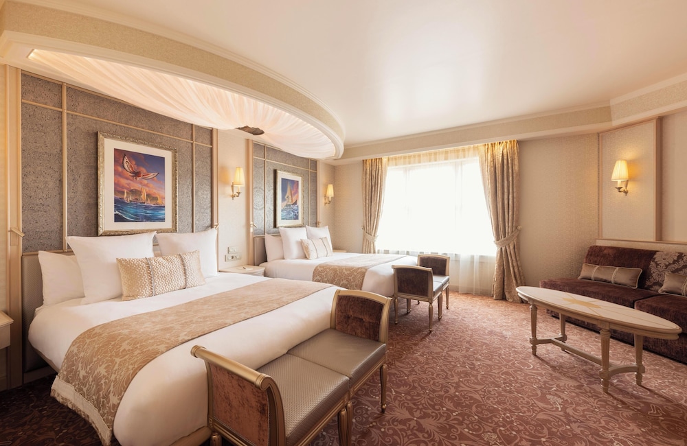 Disneyland® Hotel — Hotel rooms in Disneyland Paris, Ile-de-France