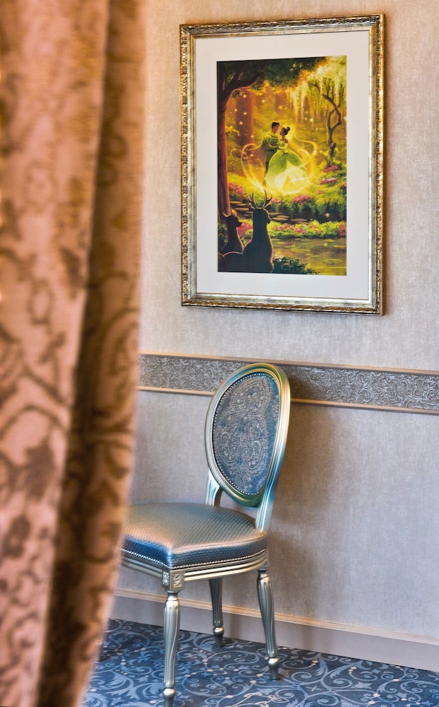 Disneyland® Hotel — Hotel rooms in Disneyland Paris, Ile-de-France