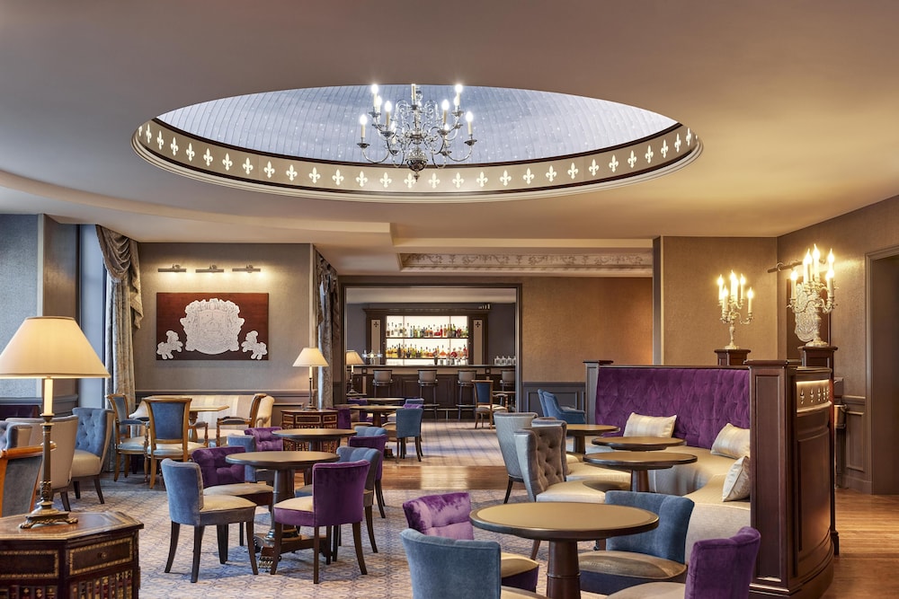 Disneyland® Hotel — Restaurant & bars in Disneyland Paris, Ile-de-France