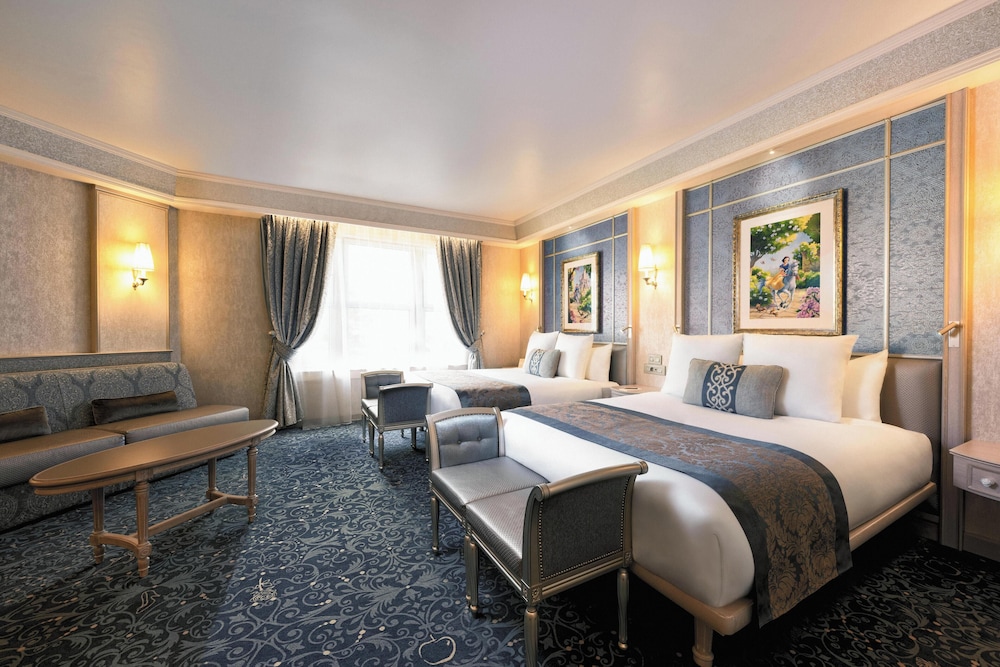 Disneyland® Hotel — Hotel rooms in Disneyland Paris, Ile-de-France