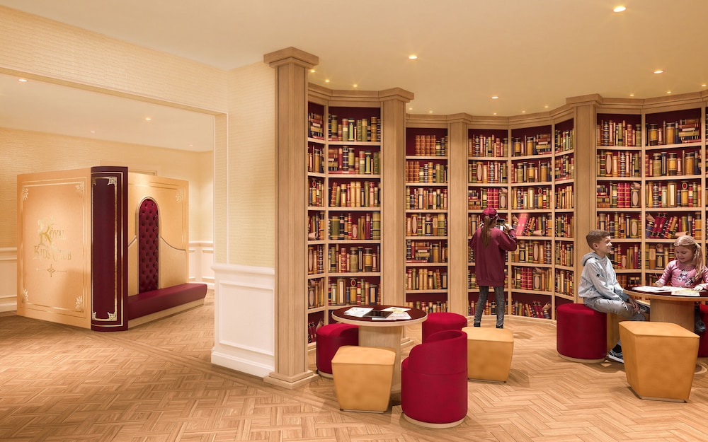 Disneyland® Hotel — Hotel building in Disneyland Paris, Ile-de-France