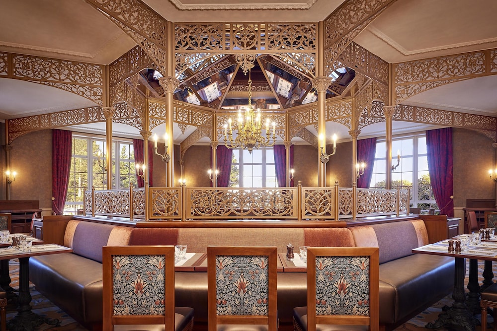 Disneyland® Hotel — Restaurant & bars in Disneyland Paris, Ile-de-France
