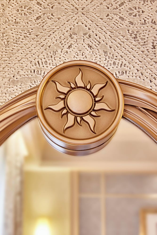 Disneyland® Hotel — Hotel rooms in Disneyland Paris, Ile-de-France