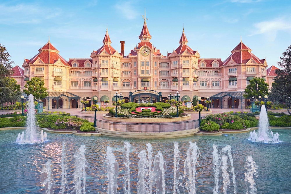 Disneyland® Hotel — Main photo in Disneyland Paris, Ile-de-France