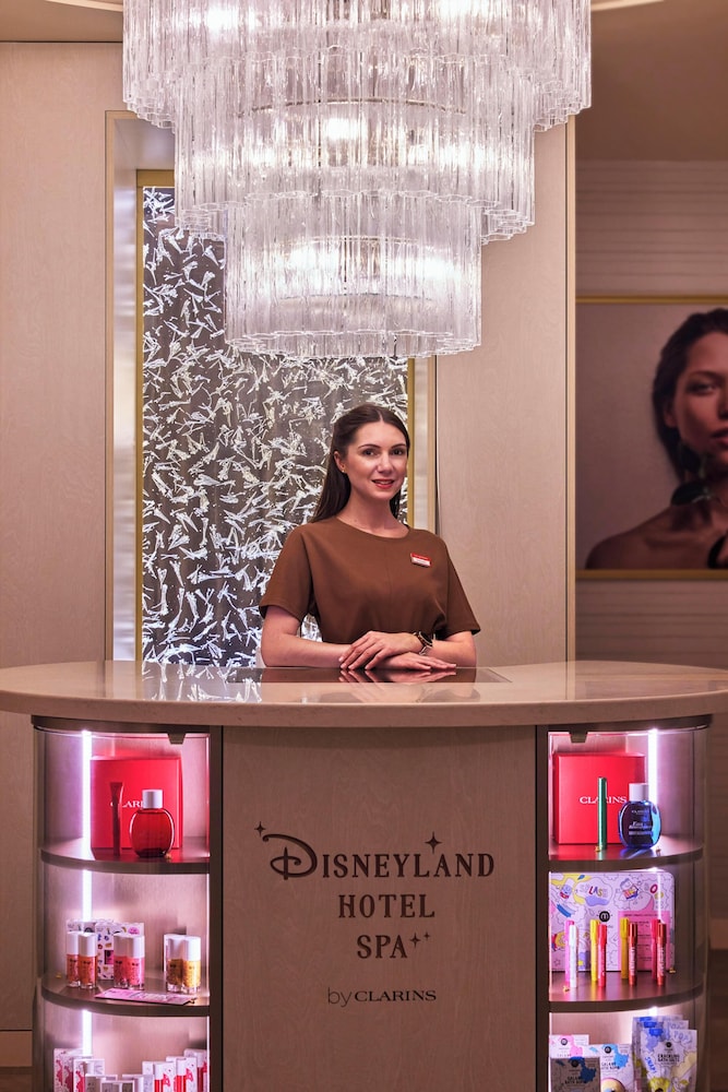 Disneyland® Hotel — Hotel building in Disneyland Paris, Ile-de-France