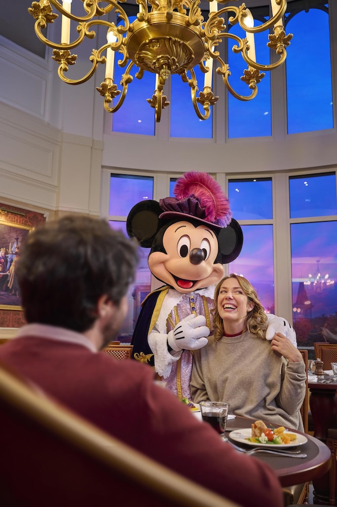 Disneyland® Hotel — Restaurant & bars in Disneyland Paris, Ile-de-France