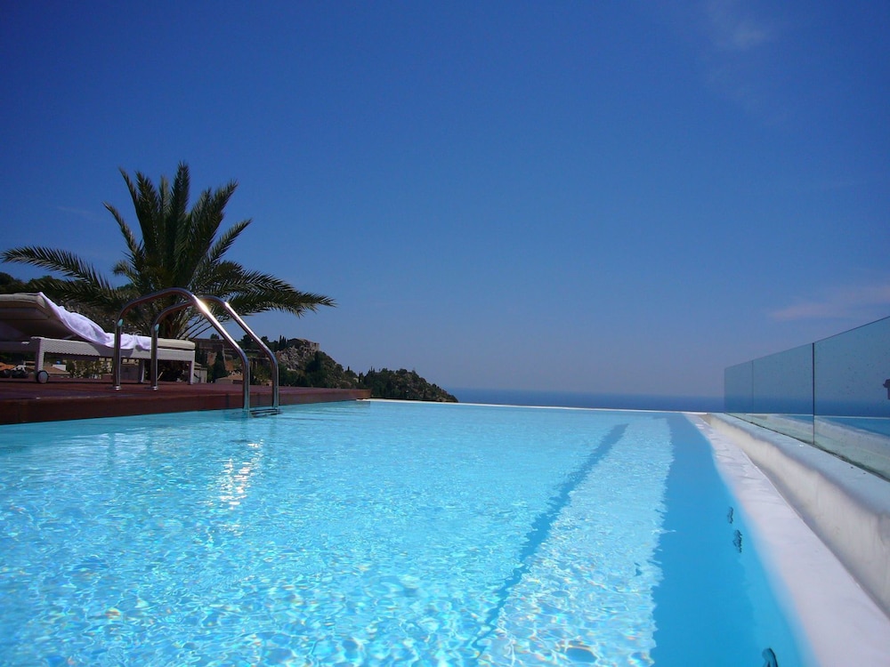 Hotel Il Piccolo Giardino — Swimming pool in Taormina, Sicily