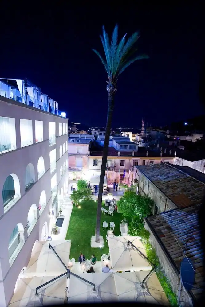 Hotel Il Piccolo Giardino — Hotel building in Taormina, Sicily