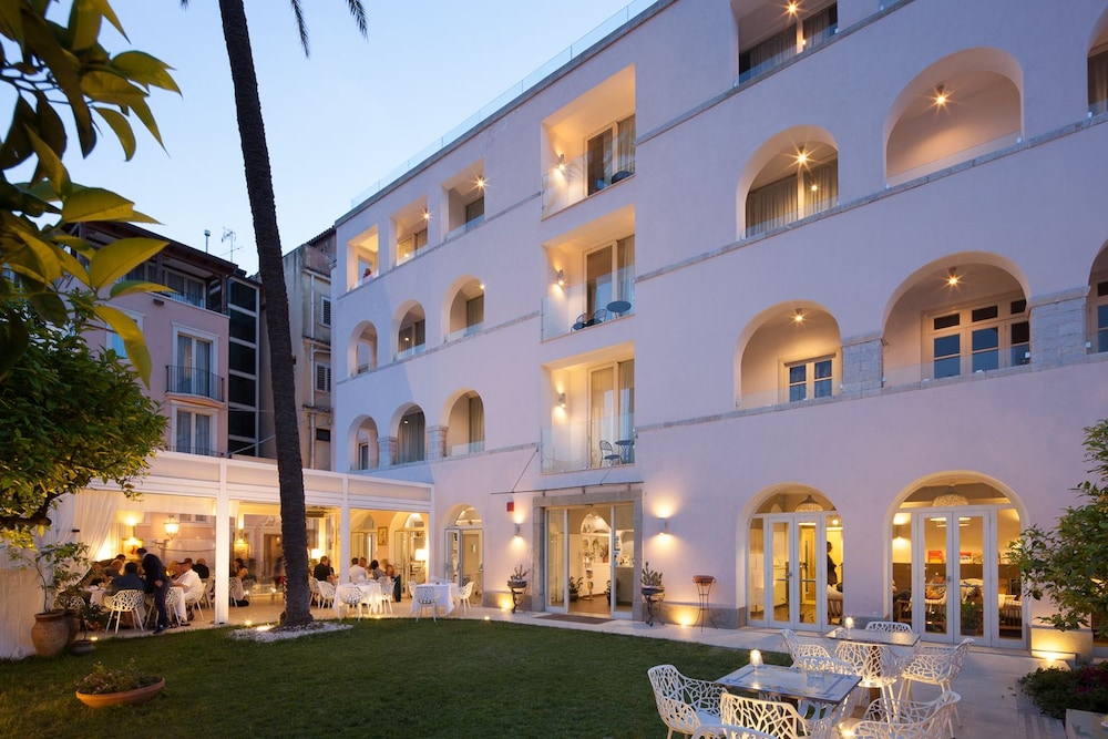 Hotel Il Piccolo Giardino — Hotel building in Taormina, Sicily