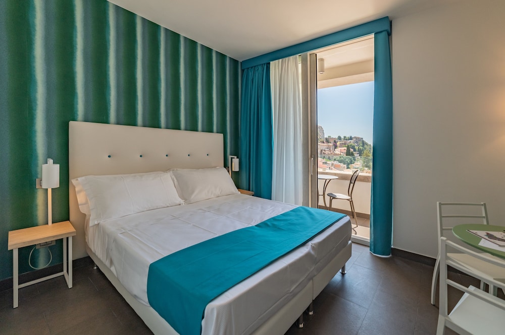 Hotel Il Piccolo Giardino — Hotel rooms in Taormina, Sicily
