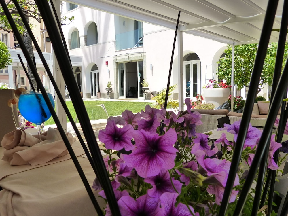 Hotel Il Piccolo Giardino — Hotel building in Taormina, Sicily