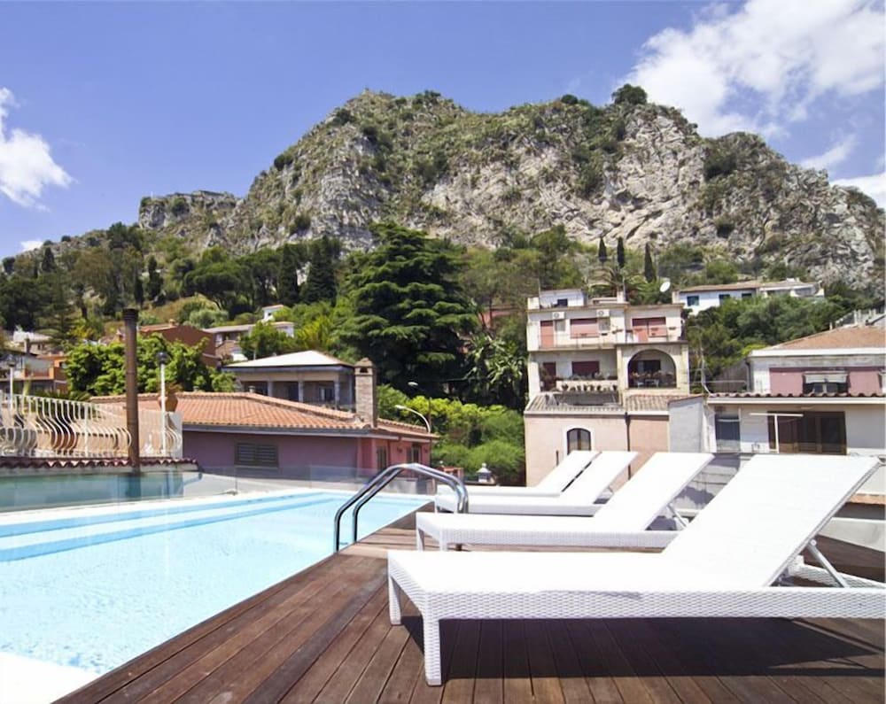 Hotel Il Piccolo Giardino — Swimming pool in Taormina, Sicily