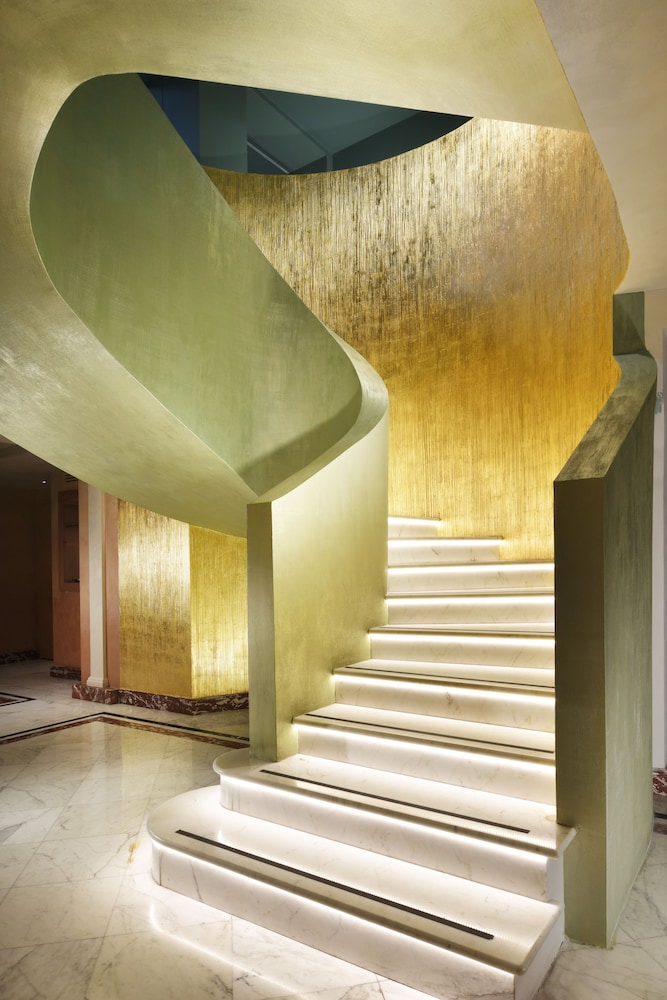 Leon's Place Hotel — Hotel building in Rome, Lazio