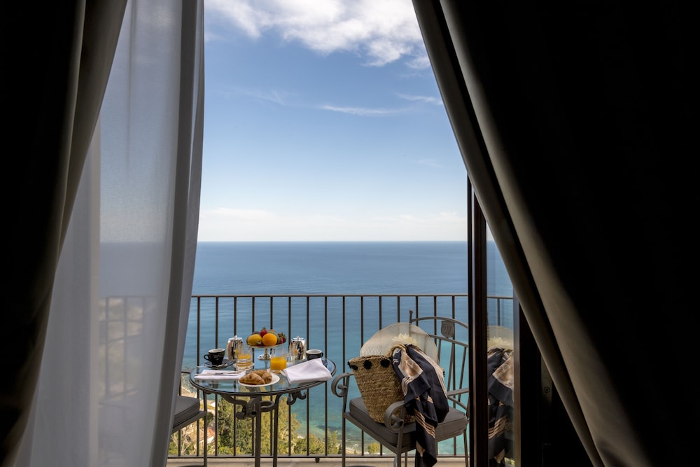 Hotel Metropole Taormina — Hotel rooms in Taormina, Sicily