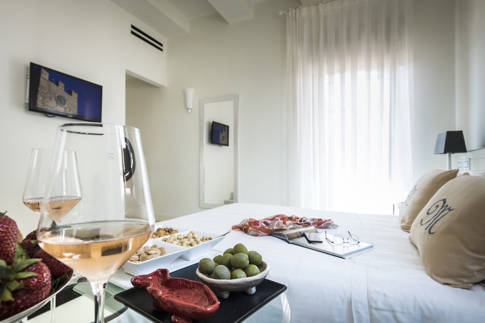 Hotel Metropole Taormina — Hotel rooms in Taormina, Sicily