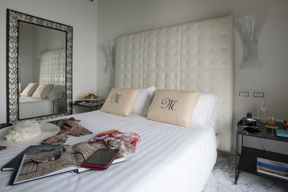 Hotel Metropole Taormina — Hotel rooms in Taormina, Sicily