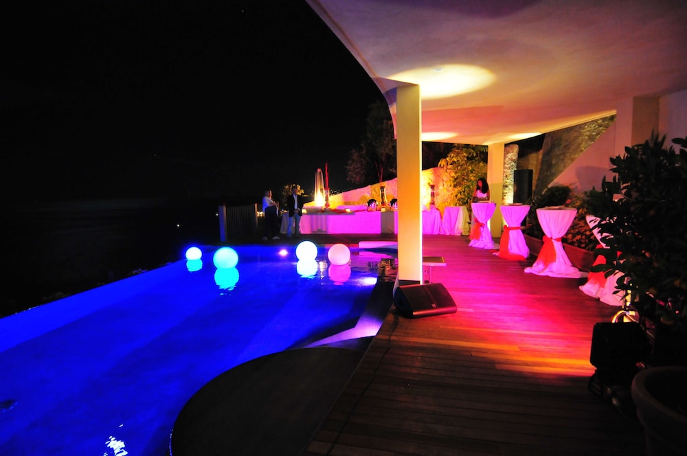 Hotel Metropole Taormina — Swimming pool in Taormina, Sicily