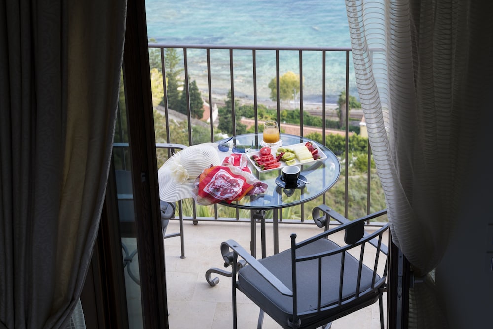 Hotel Metropole Taormina — Hotel rooms in Taormina, Sicily