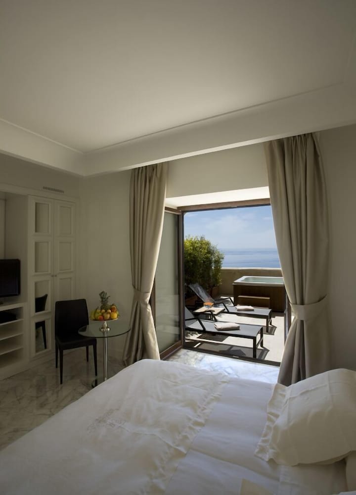 Hotel Metropole Taormina — Hotel rooms in Taormina, Sicily