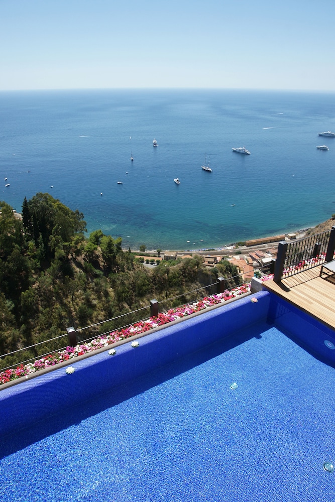 Hotel Metropole Taormina — Swimming pool in Taormina, Sicily