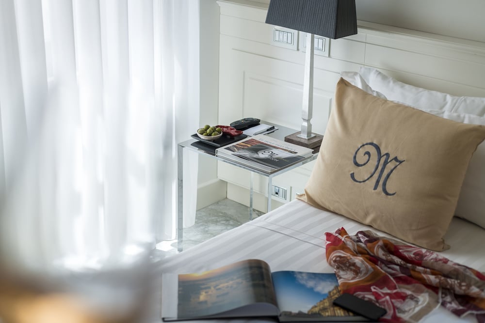 Hotel Metropole Taormina — Hotel rooms in Taormina, Sicily