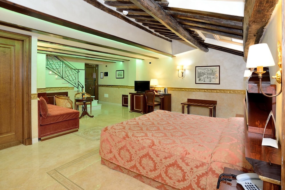 Hotel Pantheon — Hotel rooms in Rome, Lazio