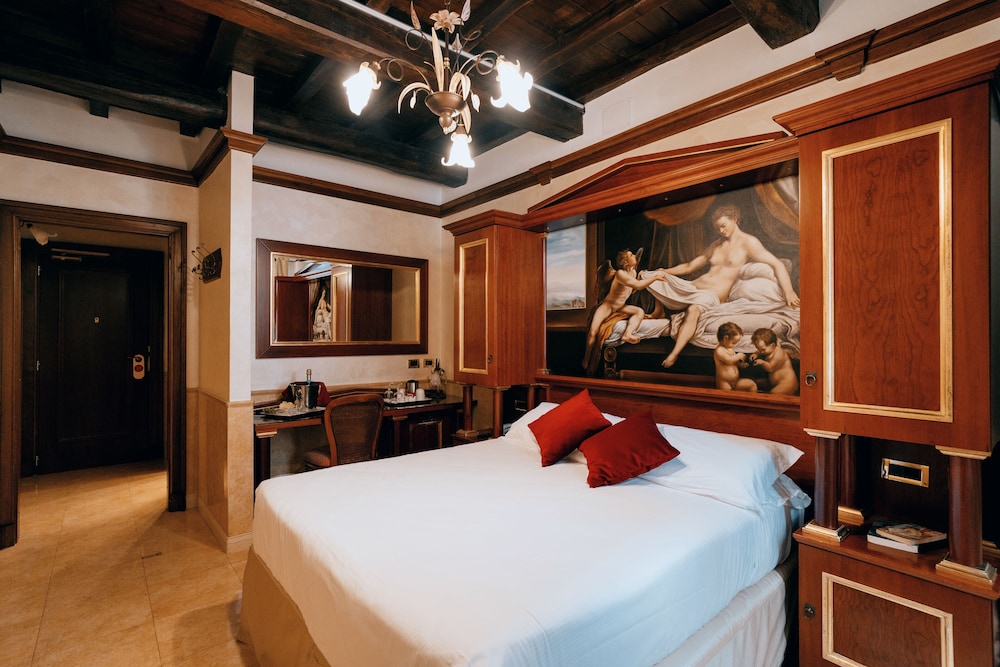 Hotel Pantheon — Hotel rooms in Rome, Lazio