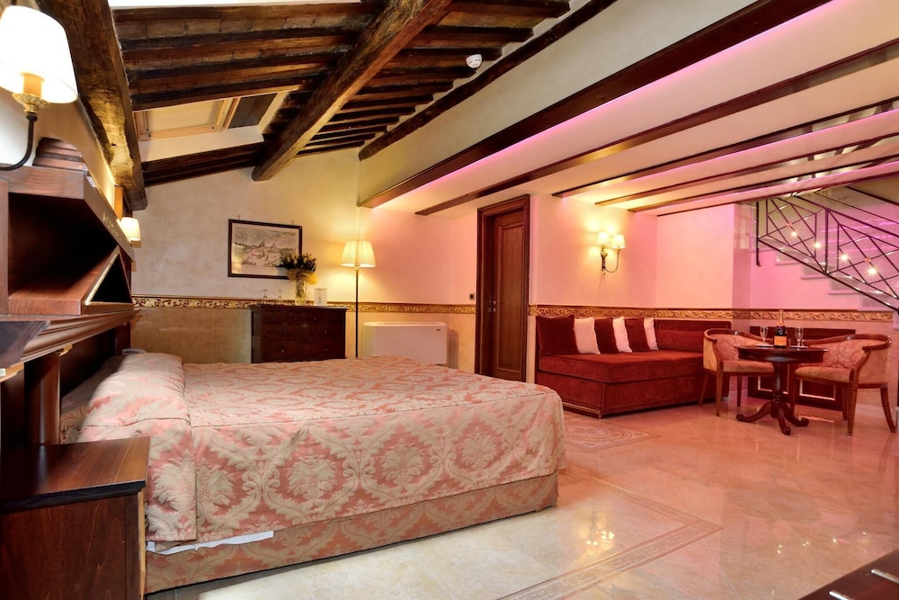 Hotel Pantheon — Hotel rooms in Rome, Lazio