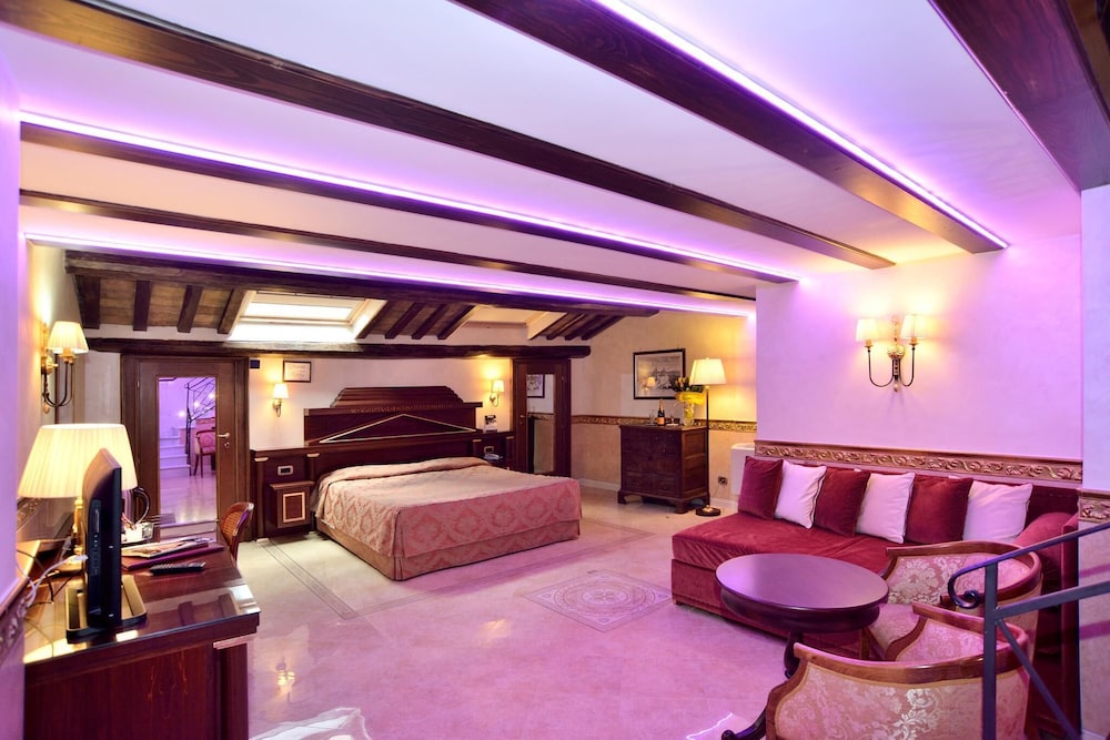 Hotel Pantheon — Hotel rooms in Rome, Lazio