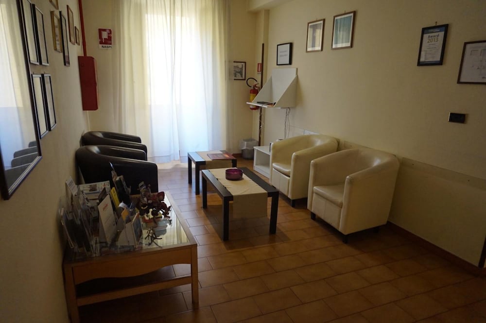 Taormina — Hotel building in Rome, Lazio