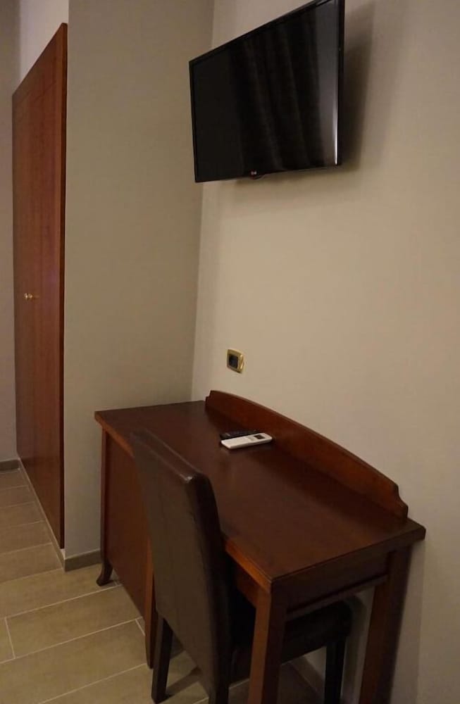 Taormina — Hotel rooms in Rome, Lazio