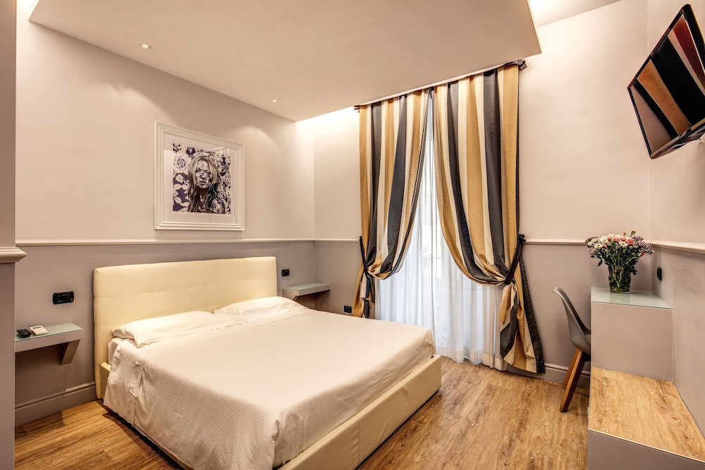 Taormina — Hotel rooms in Rome, Lazio