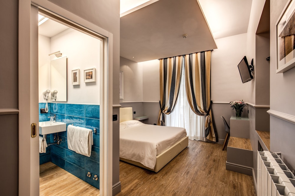 Taormina — Hotel rooms in Rome, Lazio