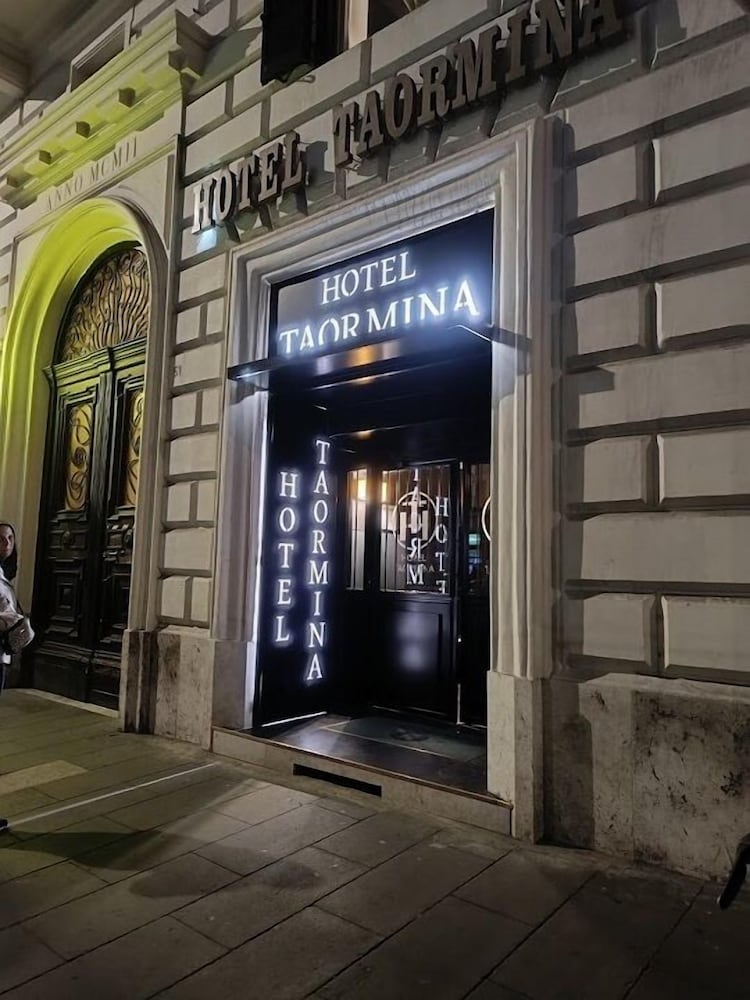 Taormina — Hotel building in Rome, Lazio