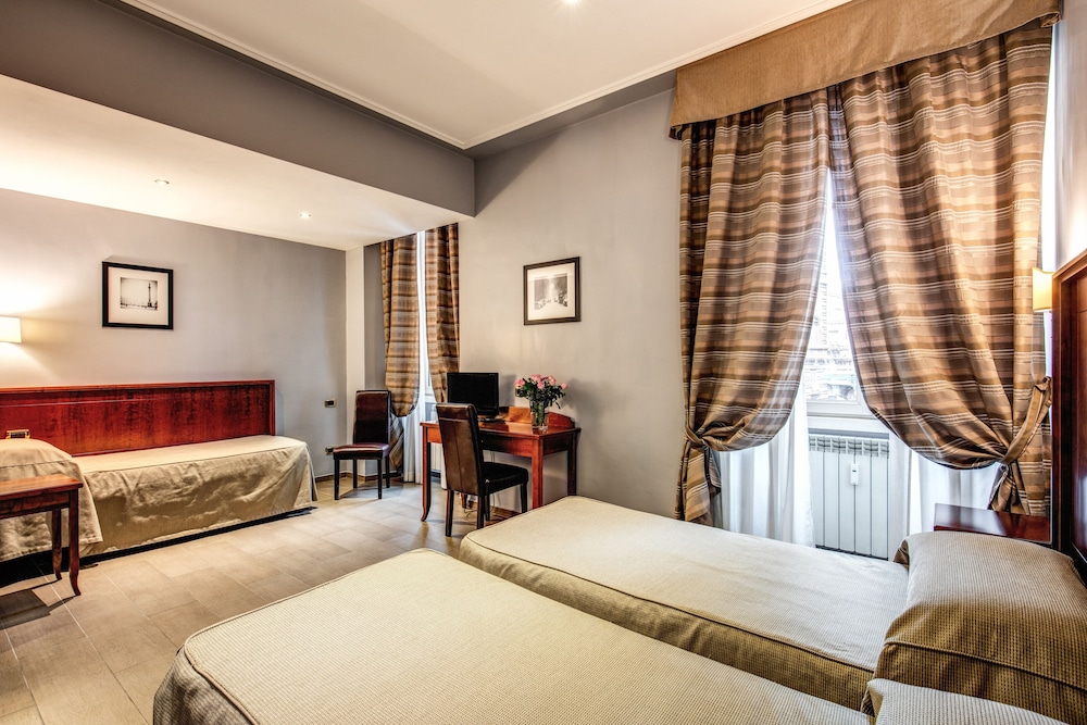 Taormina — Hotel rooms in Rome, Lazio