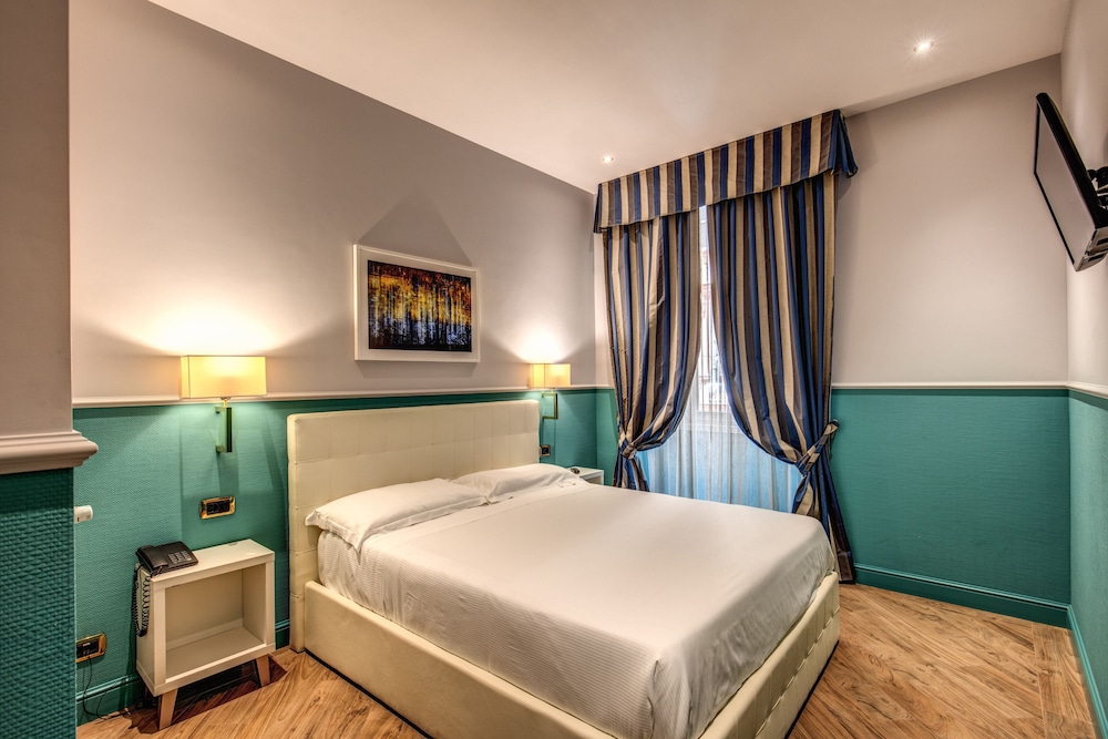 Taormina — Hotel rooms in Rome, Lazio